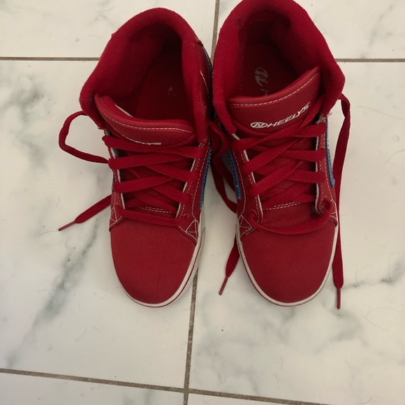 Heelys Red High-Top Sneakers with Classic Design - Picture 1 of 3